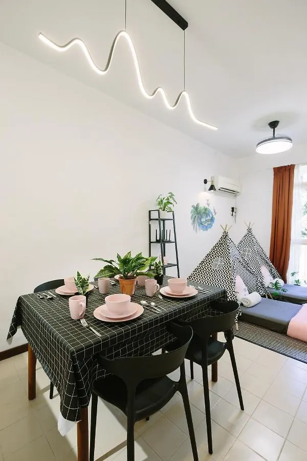 Ee'S Seaside House - Homestay 3 Min Walk To Beach باتو فيرينغي 0*,
