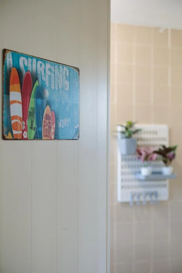 شقة Ee'S Seaside House - Homestay 3 Min Walk To Beach باتو فيرينغي ماليزيا