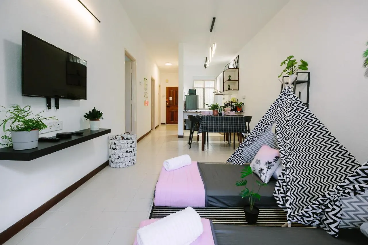 Ee'S Seaside House - Homestay 3 Min Walk To Beach باتو فيرينغي