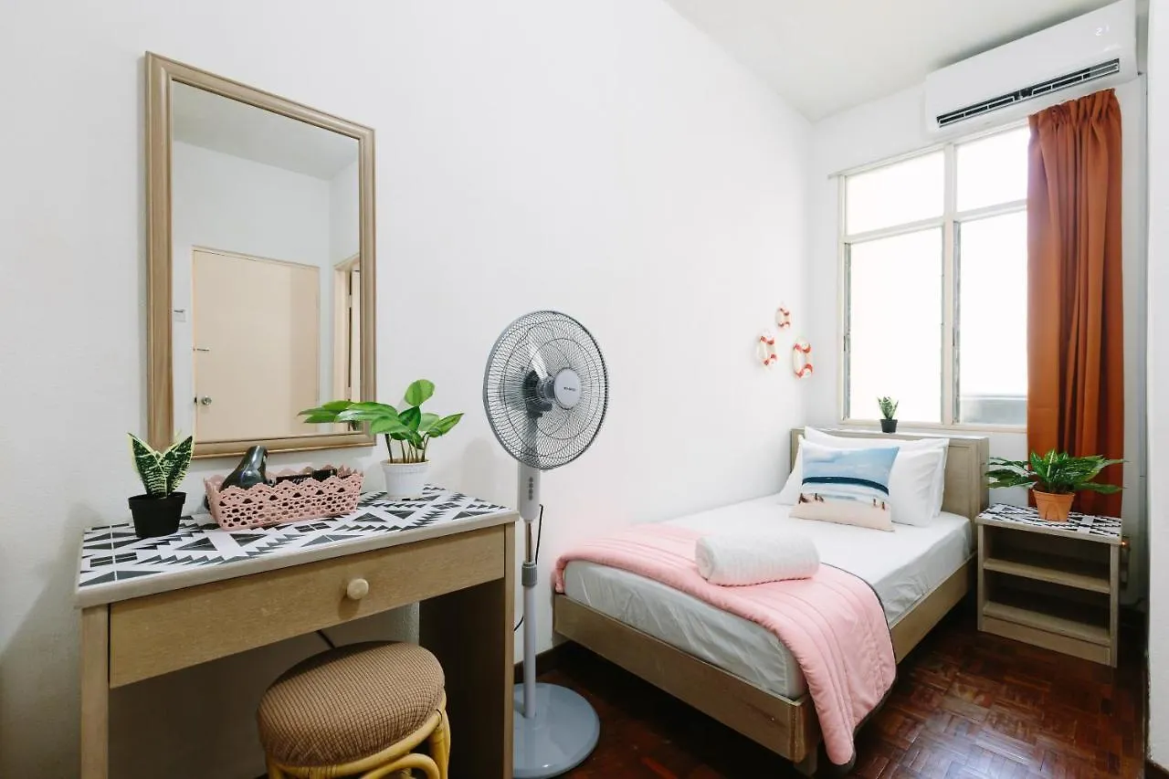 Ee'S Seaside House - Homestay 3 Min Walk To Beach باتو فيرينغي 0*,