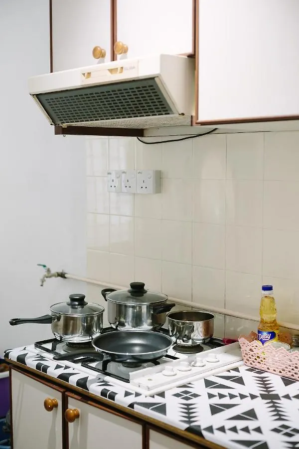Ee'S Seaside House - Homestay 3 Min Walk To Beach باتو فيرينغي