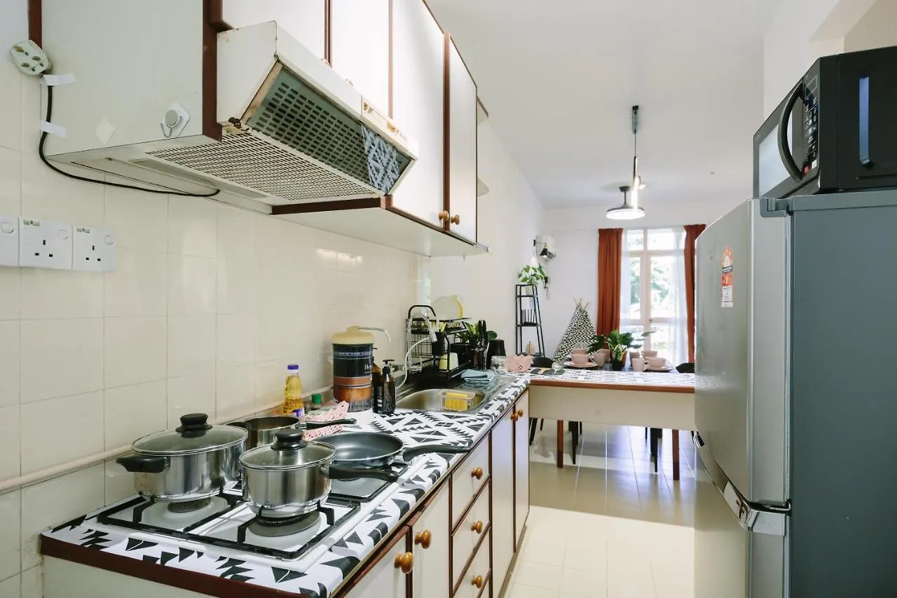 Apartment Ee'S Seaside House - Homestay 3 Min Walk To Beach Batu Ferringhi