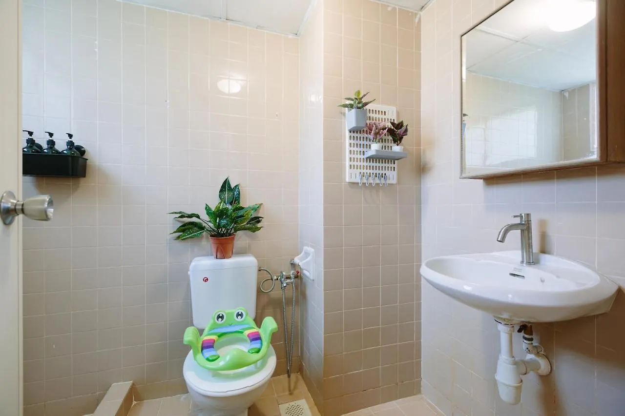 Ee'S Seaside House - Homestay 3 Min Walk To Beach Batu Ferringhi Apartment